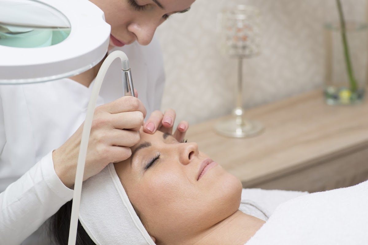 Luna Laser — laser tattoo removal clinic in Hamilton